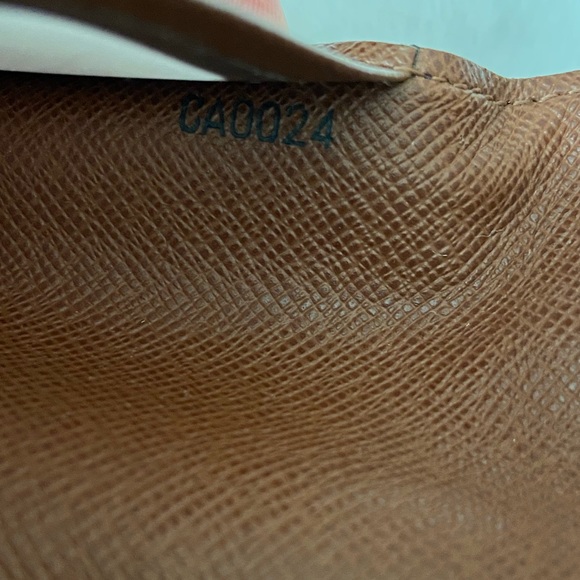 SOLD ✅ Authentic Louis Vuitton Card Case - Picture 4 of 6